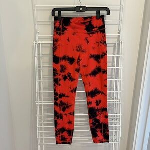 Lululemon tie-dye cropped leggings size 6. Like new.